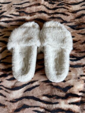 Forever 21 Cream Fuzzy Open-Toe Slippers